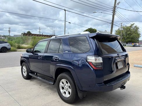 Used 2014 Toyota 4Runner SR5 AWD/4WD image 4