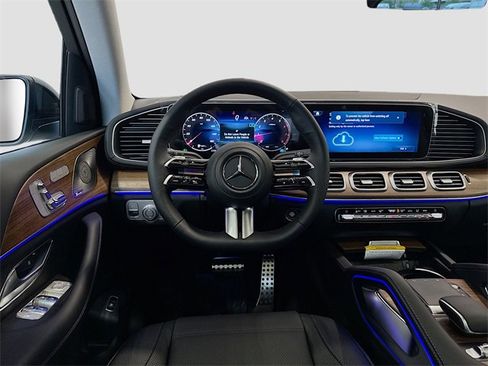 New 2025 Mercedes-Benz GLS 450 4MATIC image 5