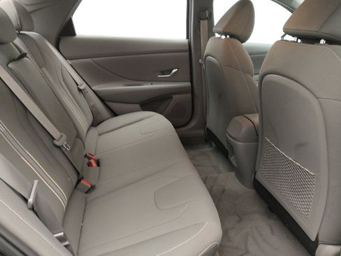 Used 2025 Hyundai Elantra SEL image 19