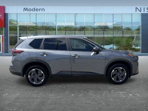 Certified 2025 Nissan Rogue SV FWD image 4