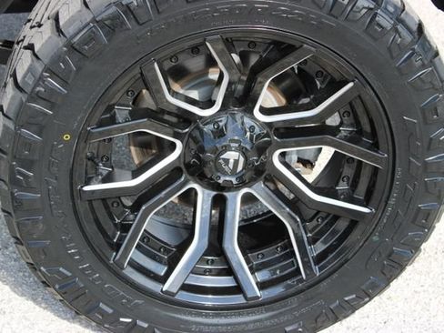Used 2023 RAM 1500 Laramie AWD/4WD image 16