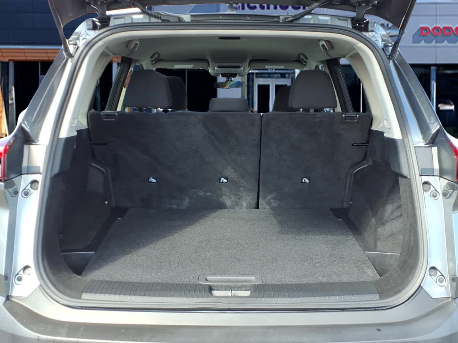 Used 2023 Nissan Rogue S AWD/4WD image 6