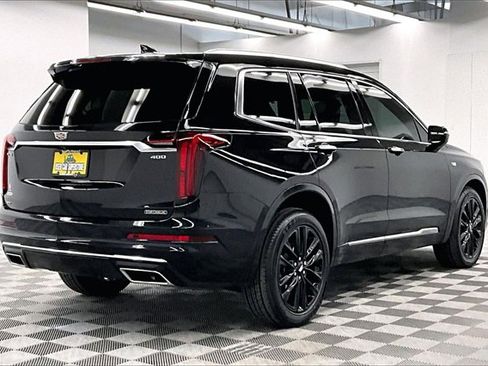 Used 2024 Cadillac XT6 Premium Luxury image 12