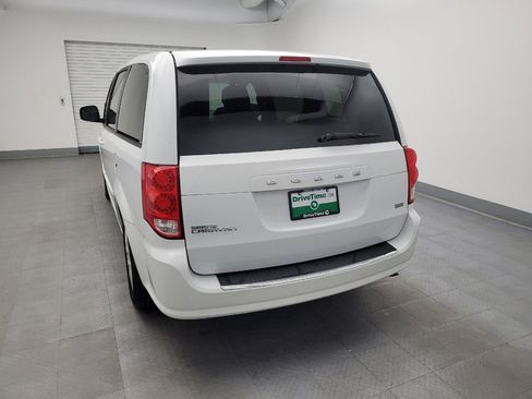 Used 2017 Dodge Grand Caravan SE image 6