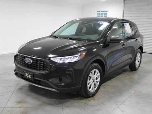 Used 2025 Ford Escape Active AWD/4WD image 4