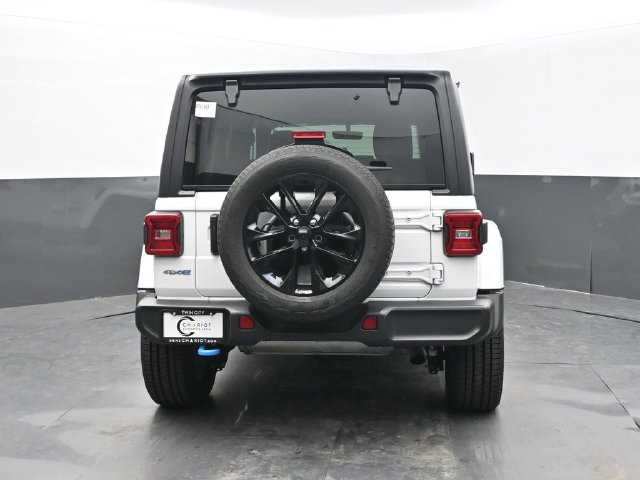 Used 2023 Jeep Wrangler Unlimited Sahara w/ Cold Weather Group AWD/4WD image 5