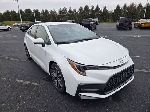 Used 2022 Toyota Corolla SE FWD image 5