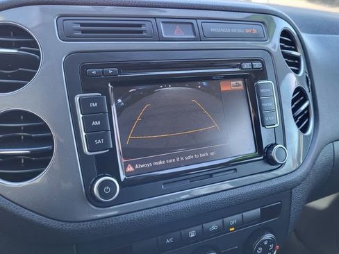 Used 2015 Volkswagen Tiguan S image 16