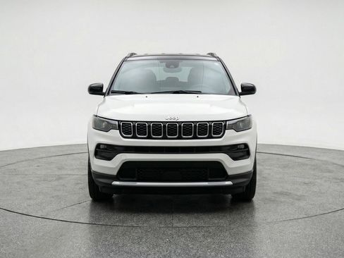 Used 2025 Jeep Compass Limited AWD/4WD image 2