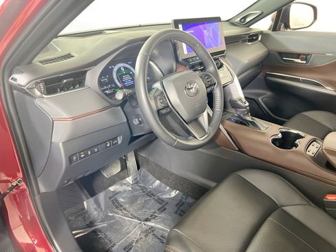 Used 2024 Toyota Venza Limited image 9