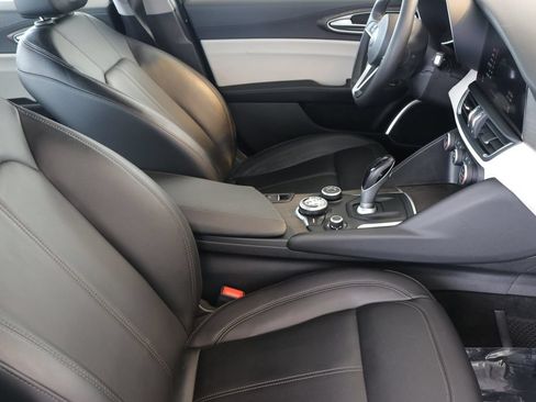 Used 2019 Alfa Romeo Giulia Ti AWD/4WD image 40