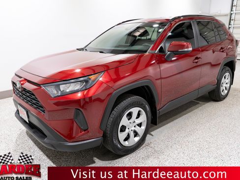 Used 2019 Toyota RAV4 LE AWD/4WD image 2