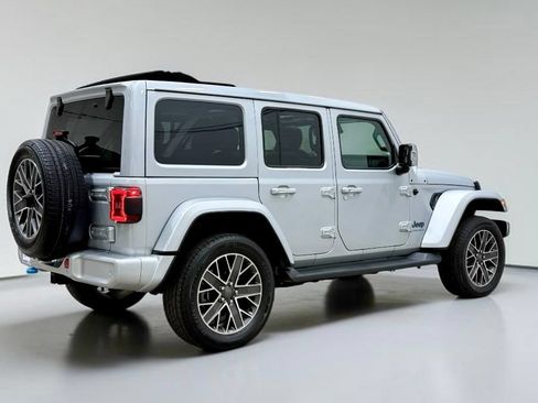 Used 2023 Jeep Wrangler Unlimited Sahara AWD/4WD image 18