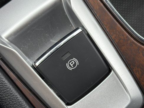 Certified 2025 Subaru Ascent Touring AWD/4WD image 30