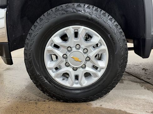 Used 2022 Chevrolet Silverado 3500 LT w/ Convenience Package AWD/4WD image 4
