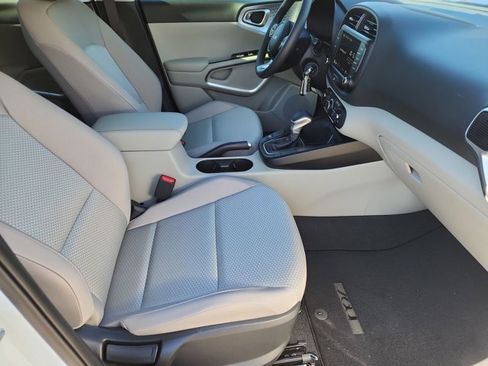 New 2025 Kia Soul LX w/ LX Technology Package image 8