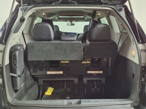 Used 2017 Toyota Sienna SE Premium FWD image 15