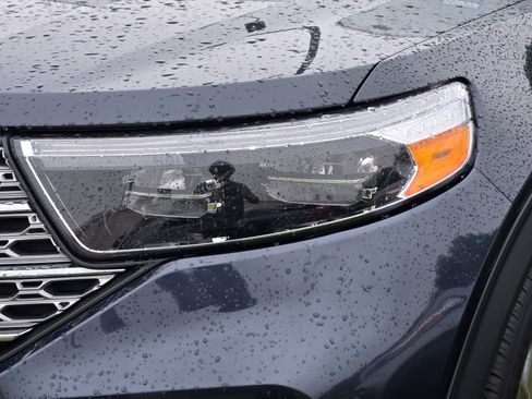 Used 2023 Ford Explorer Limited w/ Limited Technology Package image 7