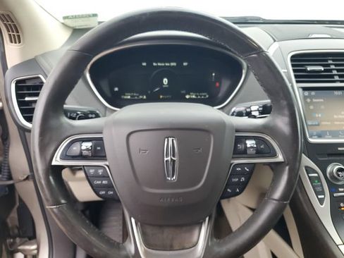 Used 2019 Lincoln Nautilus Reserve FWD image 11