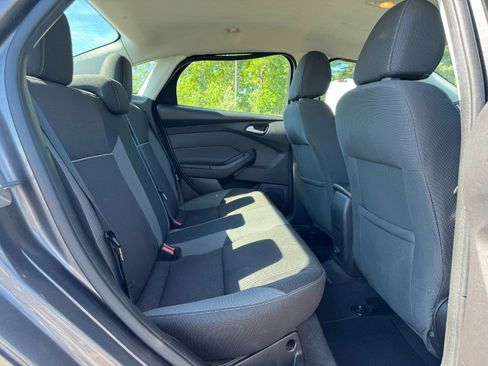 Used 2014 Ford Focus SE FWD image 17
