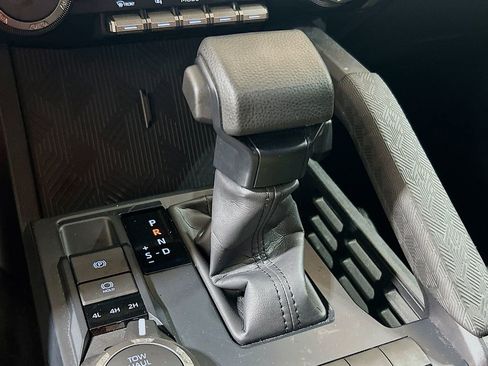 Used 2025 Toyota Tacoma SR5 AWD/4WD image 14