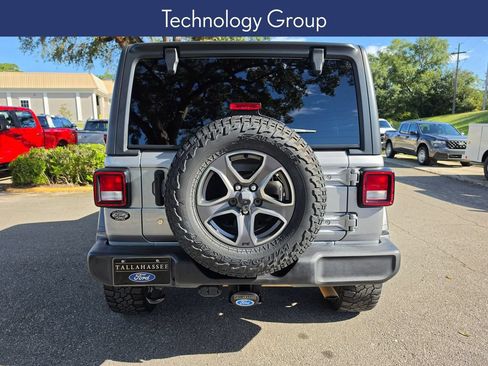 Used 2018 Jeep Wrangler Unlimited Sport S AWD/4WD image 3