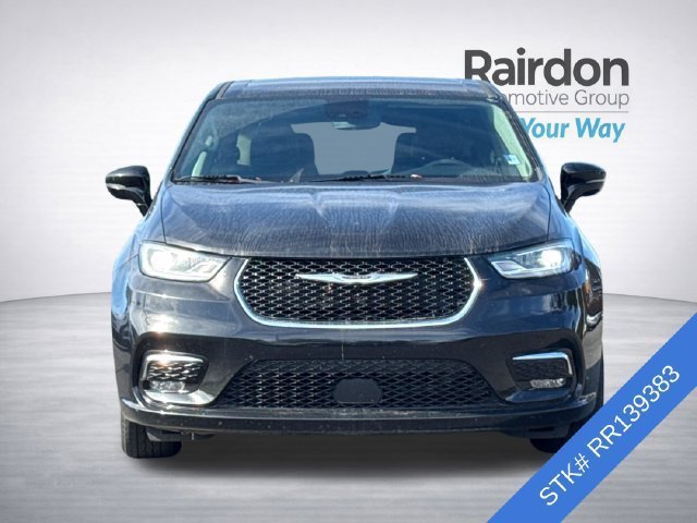 Used 2024 Chrysler Pacifica Touring-L FWD image 2