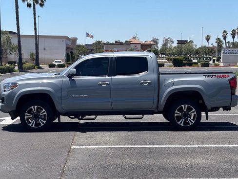 Used 2019 Toyota Tacoma TRD Sport AWD/4WD image 4