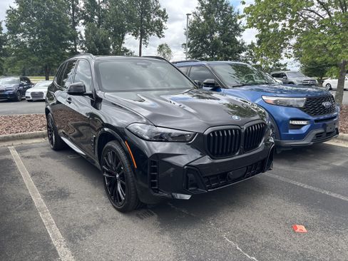 Used 2026 BMW X5 xDrive40i w/ M Sport Package AWD/4WD image 2