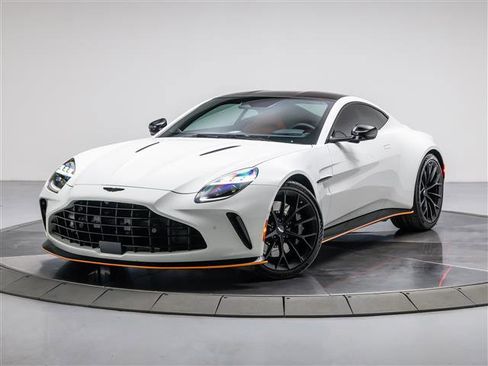 Used 2025 Aston Martin V8 Vantage Coupe image 13