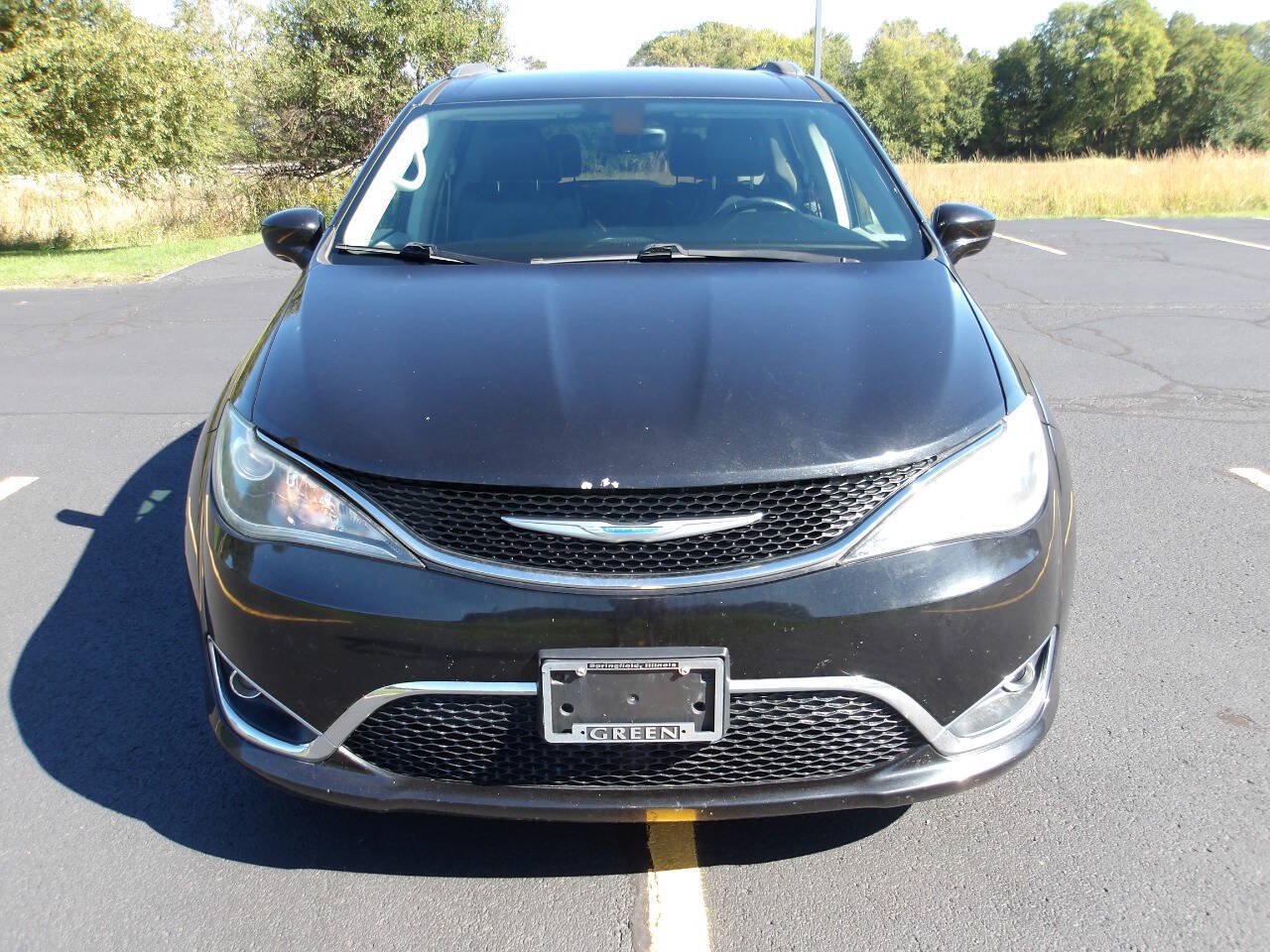 Used 2018 Chrysler Pacifica Touring-L FWD image 3
