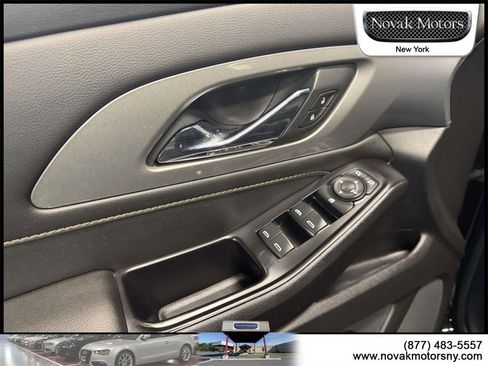 Used 2020 Chevrolet Traverse LT w/ Driver Confidence II Package image 13