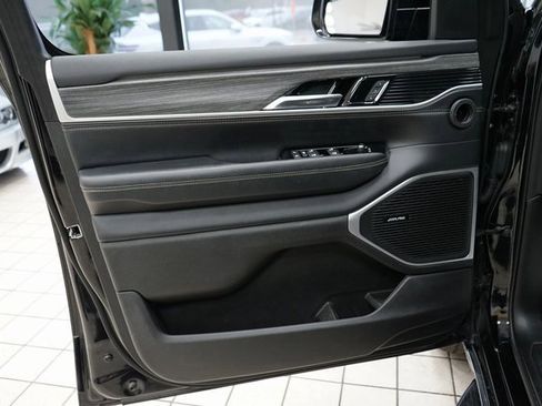 Used 2024 Jeep Wagoneer Series II w/ Flexible Seating Group image 26