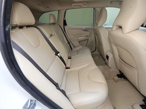 Used 2015 Volvo XC60 T6 w/ Proximity Package AWD/4WD image 7