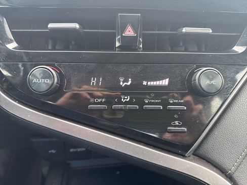 Used 2021 Toyota Camry SE image 10