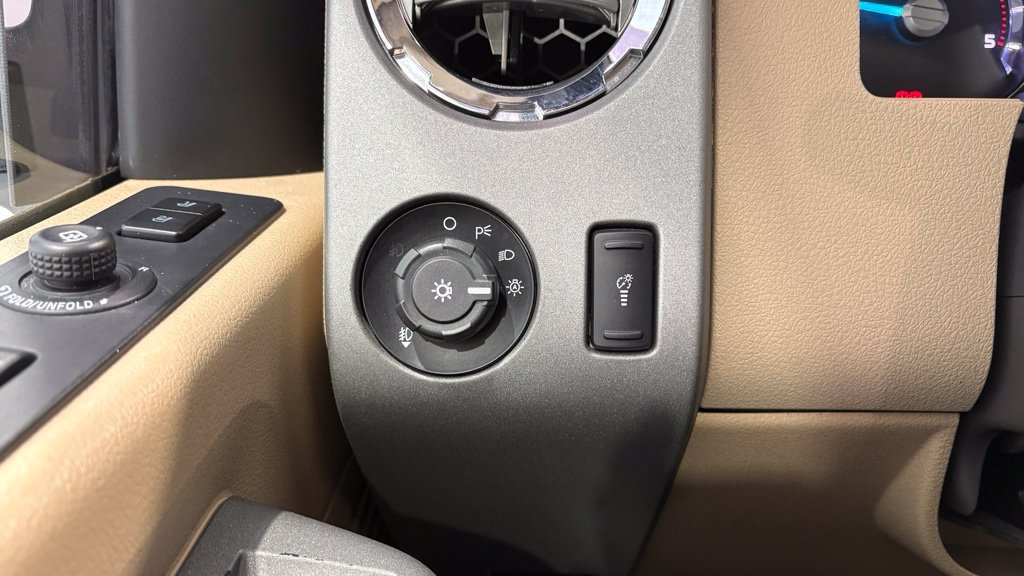Used 2016 Ford F350 Lariat w/ Lariat Ultimate Package AWD/4WD image 33