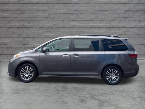 Used 2020 Toyota Sienna XLE FWD image 4
