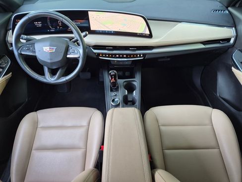 Used 2024 Cadillac XT4 Luxury FWD image 14