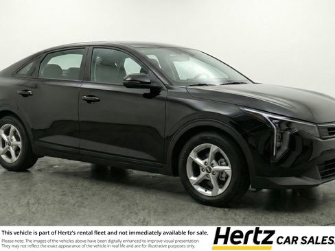 Used 2025 Kia K4 LXS image 1