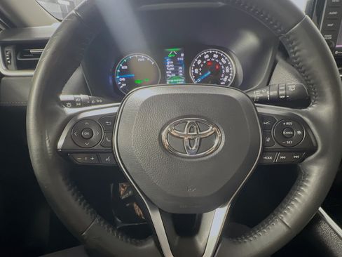 Used 2022 Toyota RAV4 XLE Premium AWD/4WD image 18