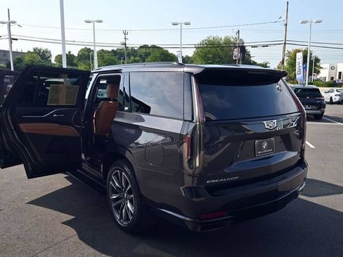 Used 2022 Cadillac Escalade Sport w/ Touring Package AWD/4WD image 38