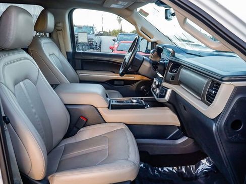 Used 2023 Ford Expedition Limited image 18
