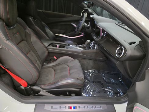 Used 2021 Chevrolet Camaro ZL1 RWD image 38