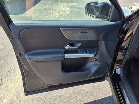 Used 2022 Mercedes-Benz GLB 250 4MATIC w/ Premium Package Lite image 19