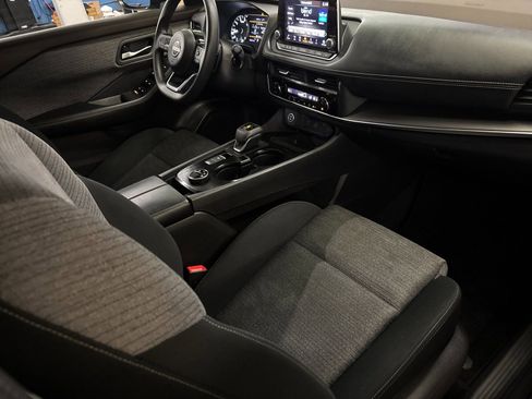 Used 2023 Nissan Rogue SV image 17