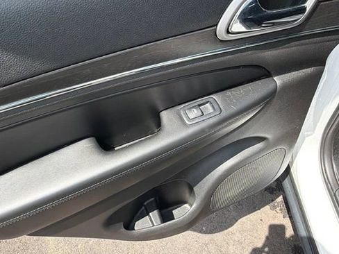 Used 2018 Jeep Grand Cherokee Limited AWD/4WD image 15