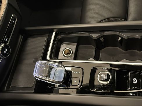 New 2026 Volvo XC60 B5 Ultra w/ Climate Package AWD/4WD image 19
