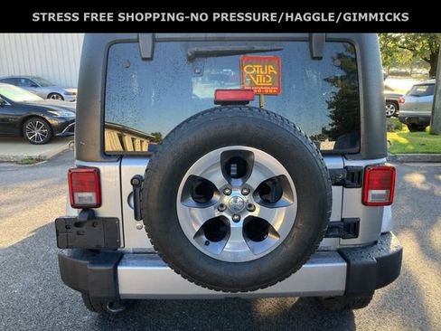 Used 2017 Jeep Wrangler Unlimited Sahara image 4