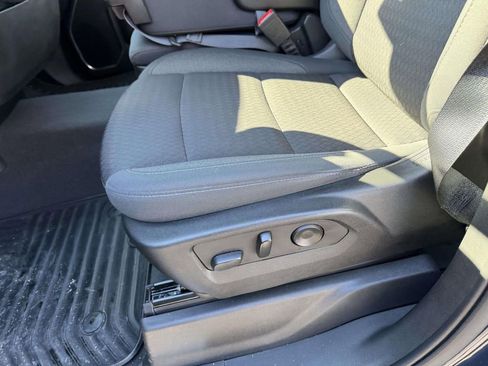 Used 2022 Chevrolet Silverado 1500 LT w/ Z71 Off-Road Package image 16