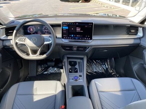 New 2025 Volkswagen Tiguan SE AWD/4WD image 2